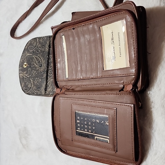 MICHAEL STEVEN'S  CROSSBODY EXPANSION BAG. - Picture 4 of 8